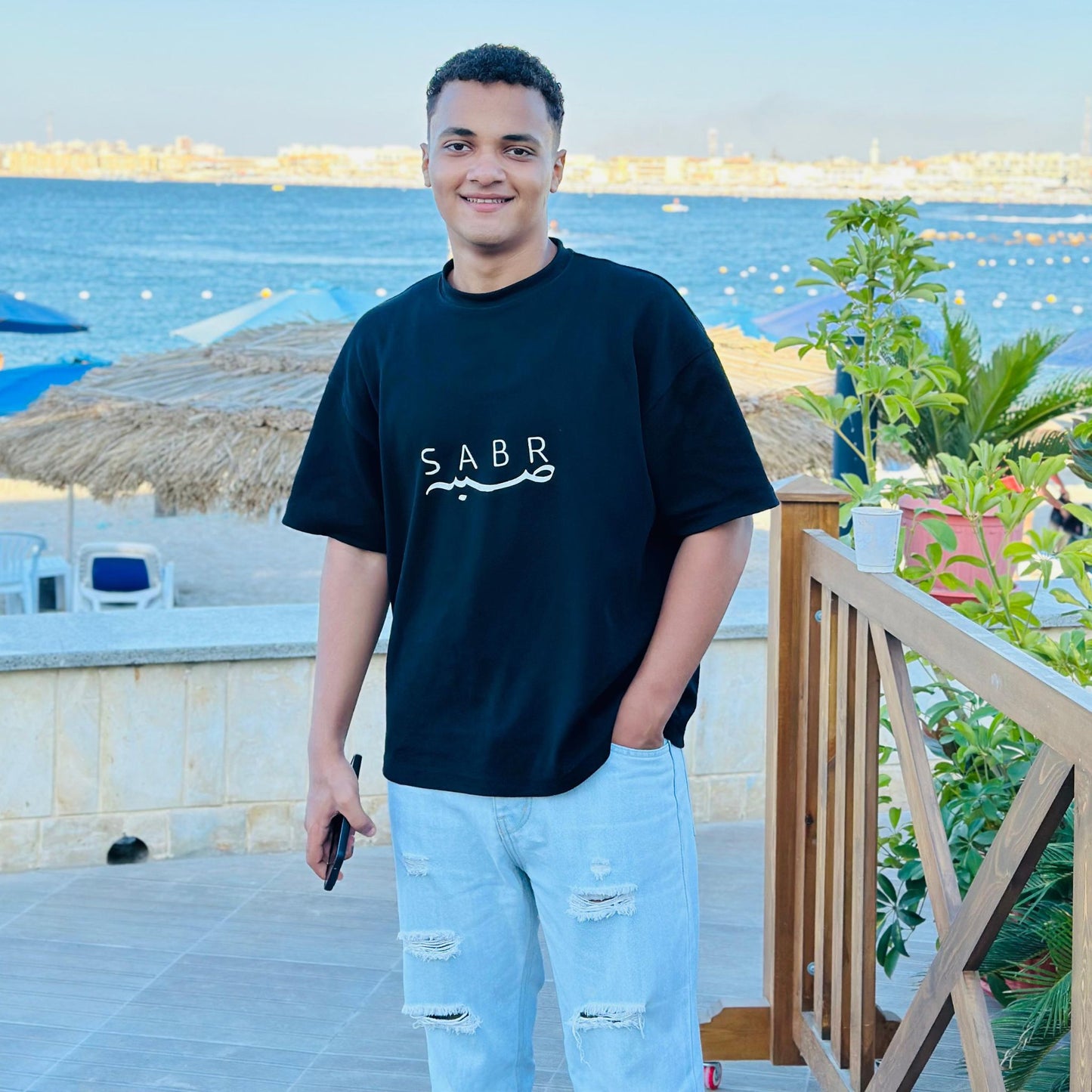 تيشرت أوفر سايز أسود بطبعة "صبر"